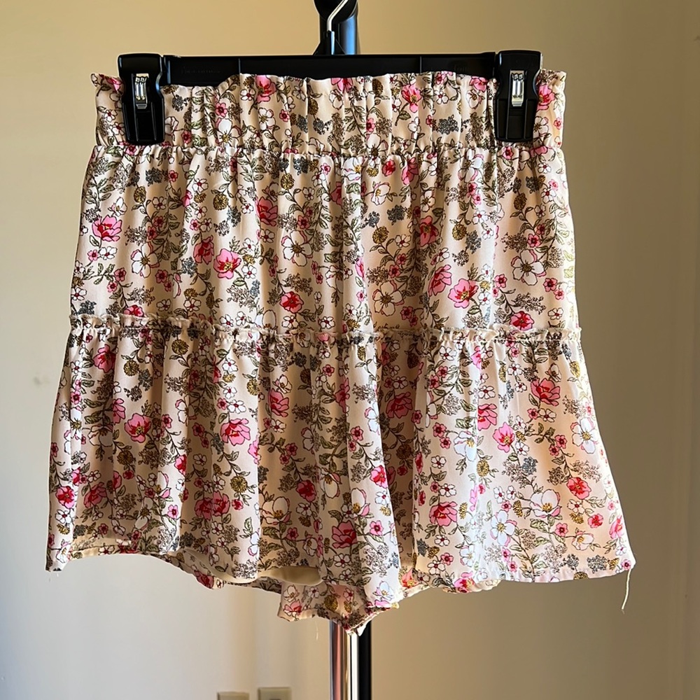 Flowered shorts. Super loose. Like flows. Smoke free home.